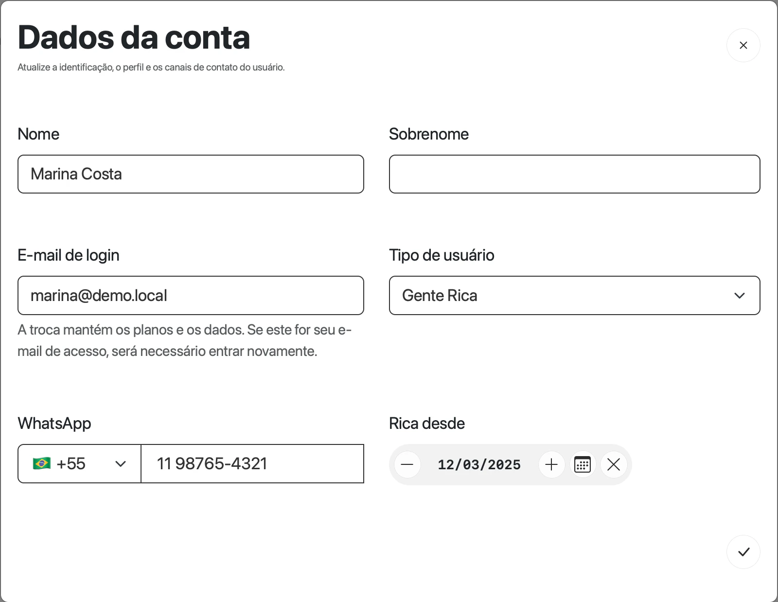 Janela Dados da conta com Nome Marina Costa, Sobrenome vazio, E-mail de login marina@demo.local, Tipo de usuário Gente Rica, WhatsApp +55 11 98765-4321 e Rica desde 12/03/2025