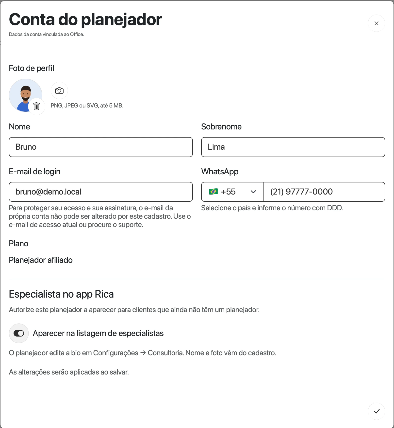 Janela Conta do planejador de Bruno Lima com foto, nome, WhatsApp e a opção Aparecer na listagem de especialistas ligada